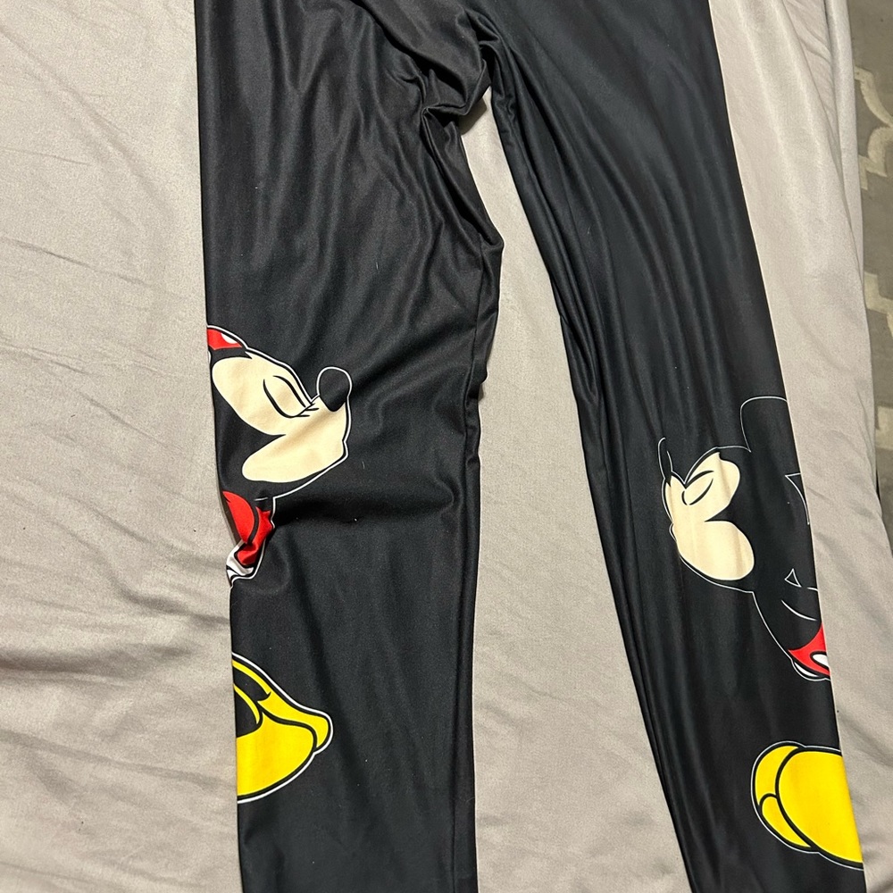 Black Disney leggings with Mickey and Minnie Mouse on the front and back